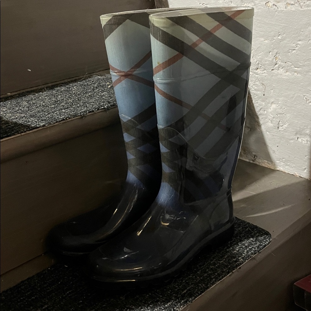 Burberry Plaid Pattern Rain Boots - Blue & Black